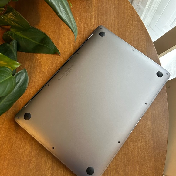 MacBook Air 13inch 8GB - Picture 3 of 5